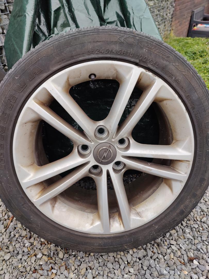 winterbanden op velg 245/45 R18 Opel