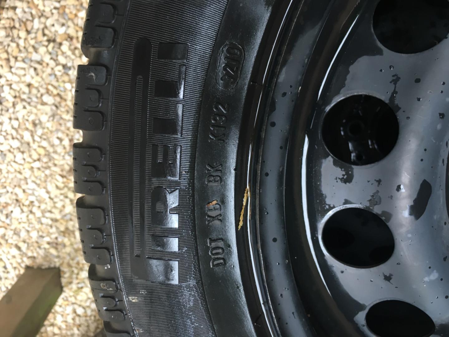 stalen velgen met nieuwe winterbanden Pirelli