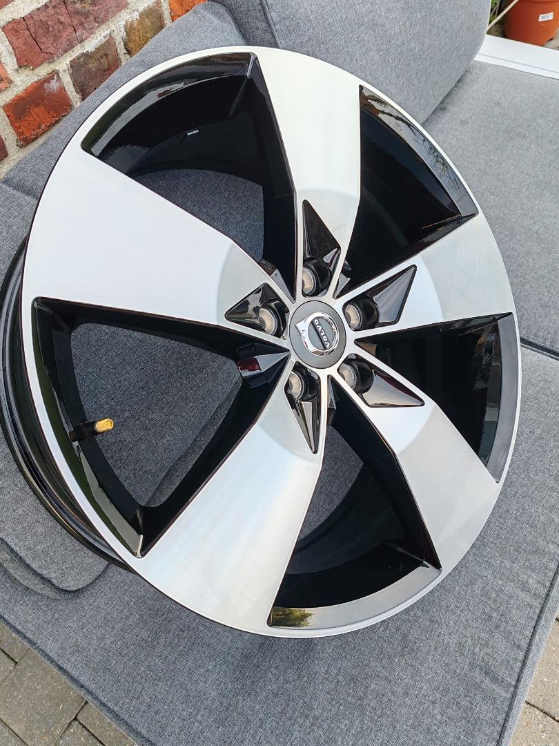 5- spoke black diamond cut
