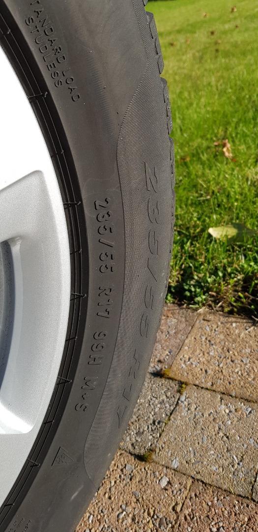 Originele Audi velgen met 4 winterbanden 