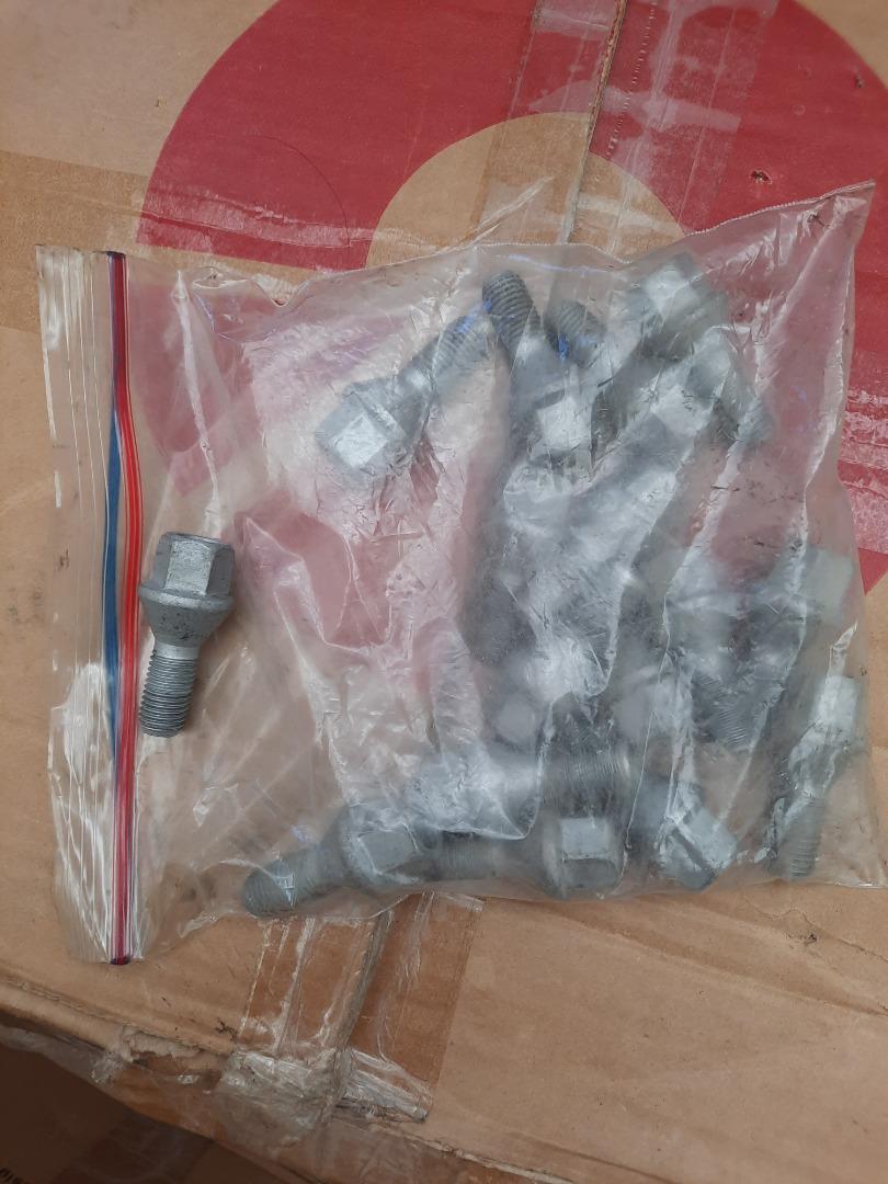 4 stalen velgen renault 6Jx15H2ET40 nieuw met bout