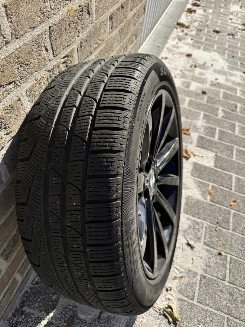 Zwarte BMW 5/6 velgen 18'' + Pirelli RF Winter