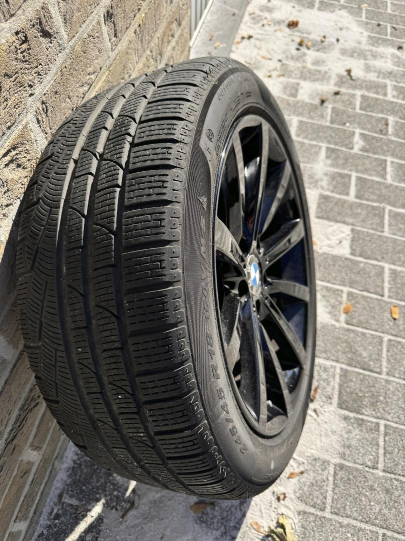 Zwarte BMW 5/6 velgen 18'' + Pirelli RF Winter