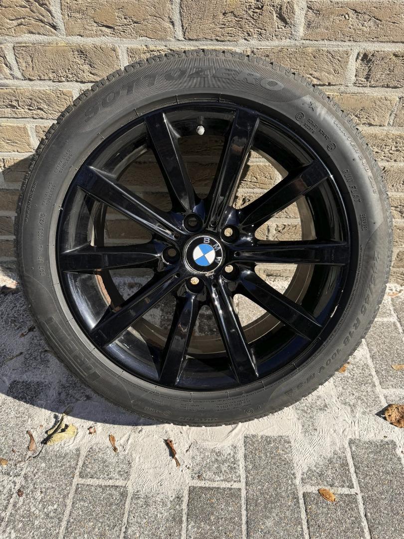 Zwarte BMW 5/6 velgen 18'' + Pirelli RF Winter