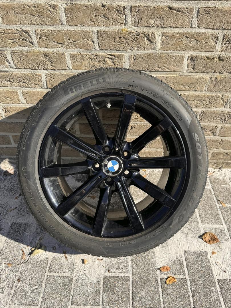 Zwarte BMW 5/6 velgen 18'' + Pirelli RF Winter