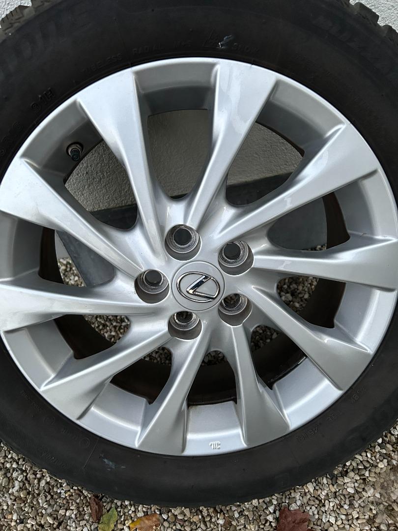 Lexus CT200h alu velgen met winterbanden te koop