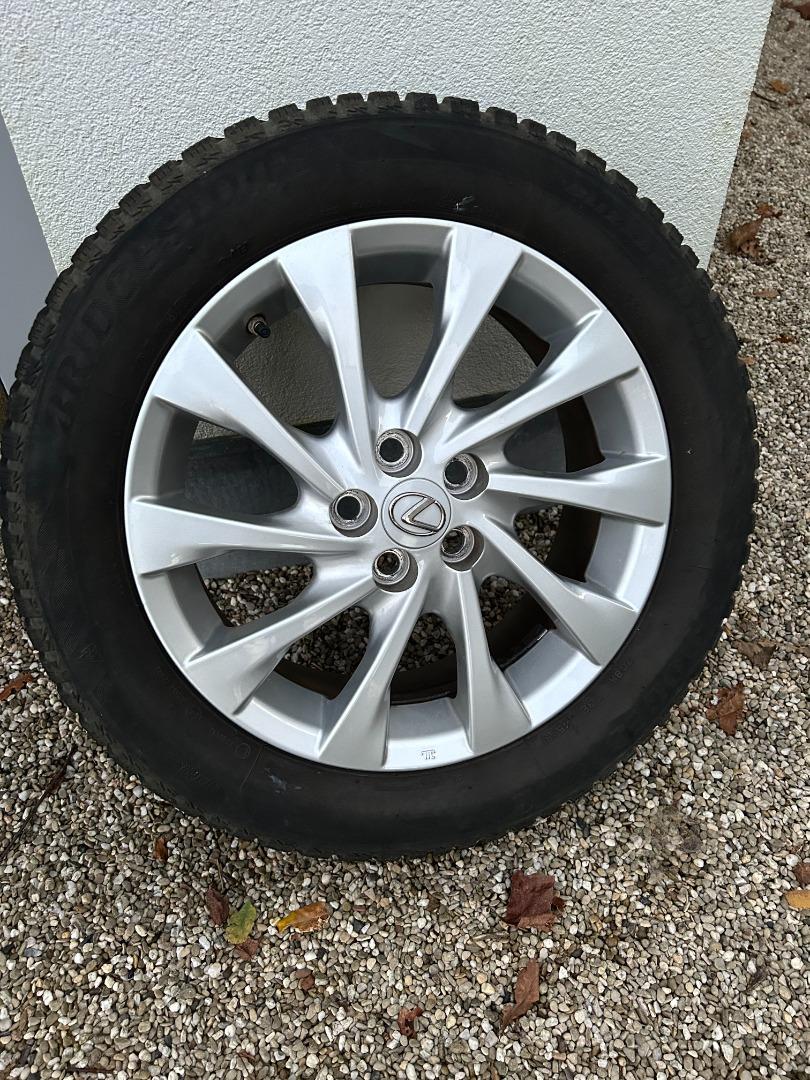 Lexus CT200h alu velgen met winterbanden te koop