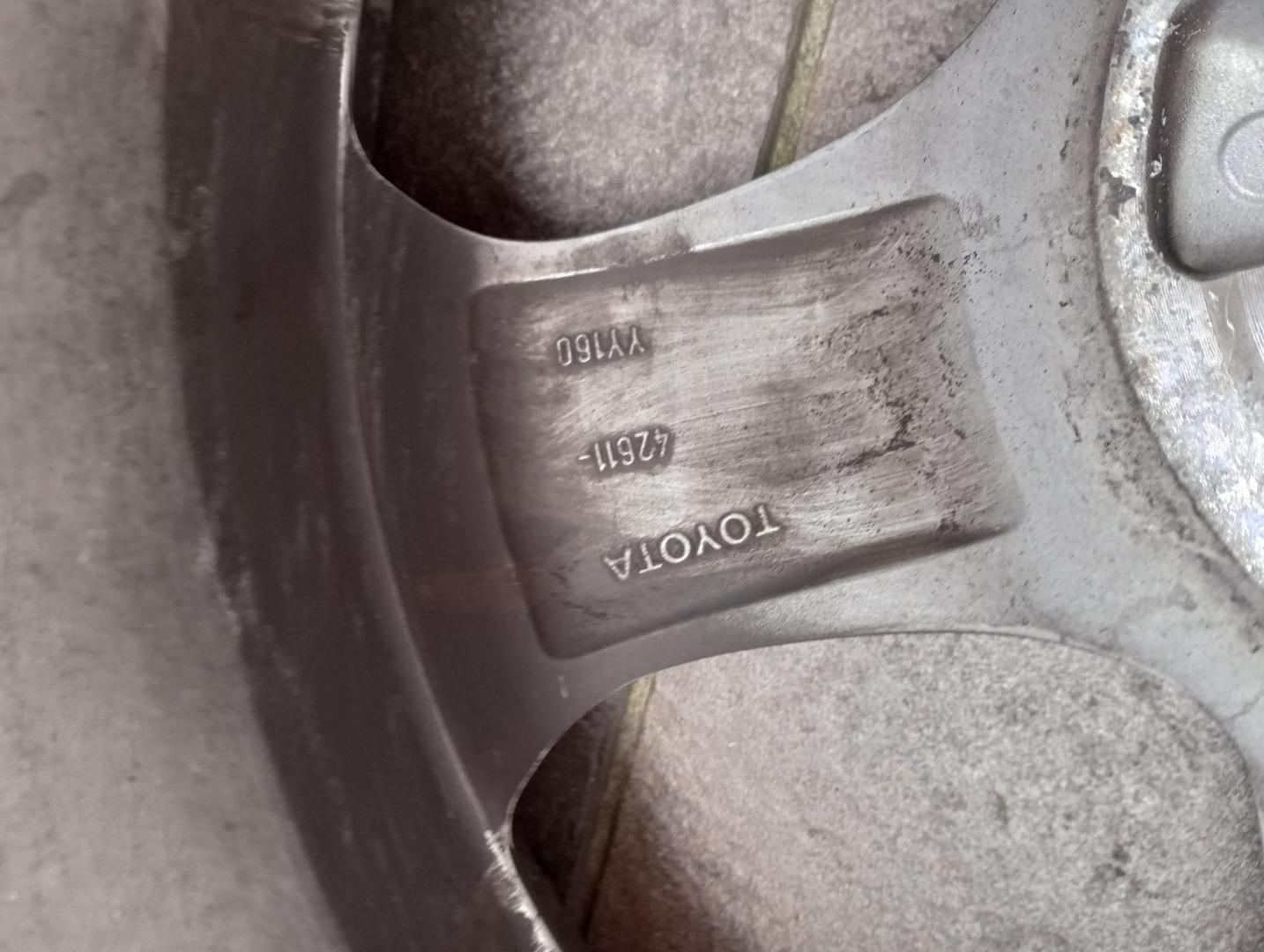 4 zomerbanden met originele velgen Toyota