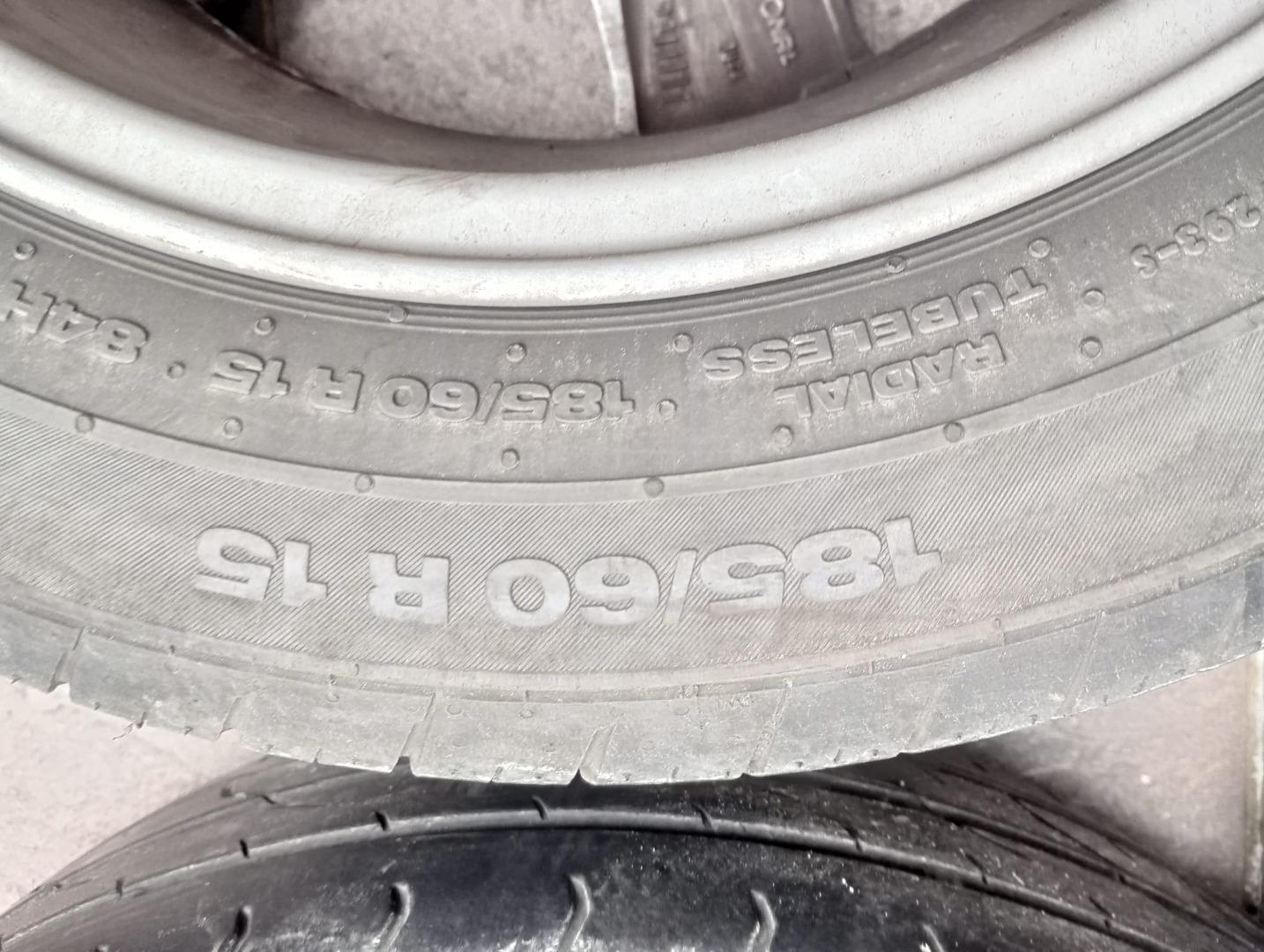 4 zomerbanden met originele velgen Toyota