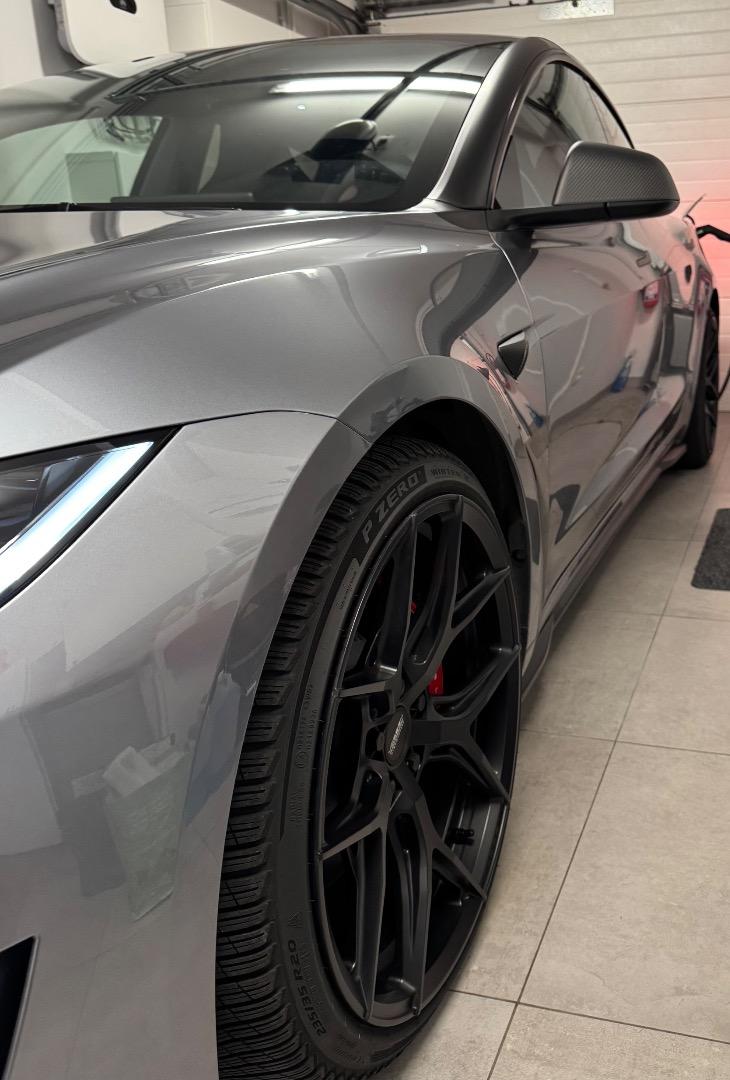 Vossen velgen satin zwart voor Tesla 3 zonder band