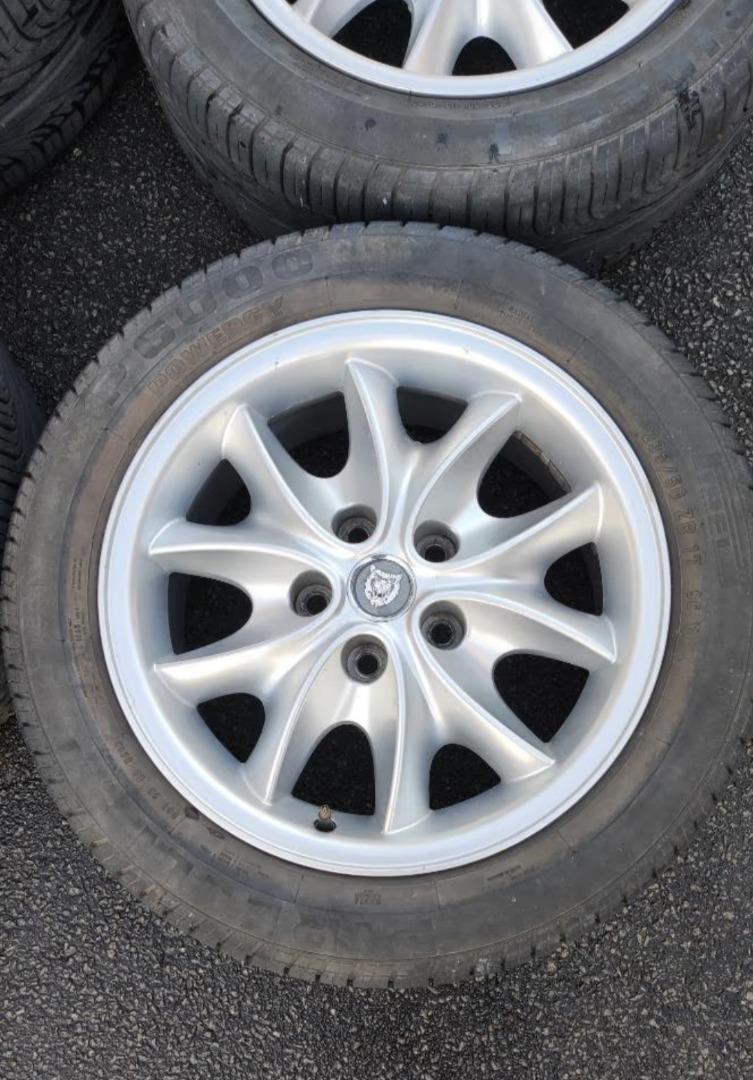 Velgen Jaguar 235/50 ZR 17.