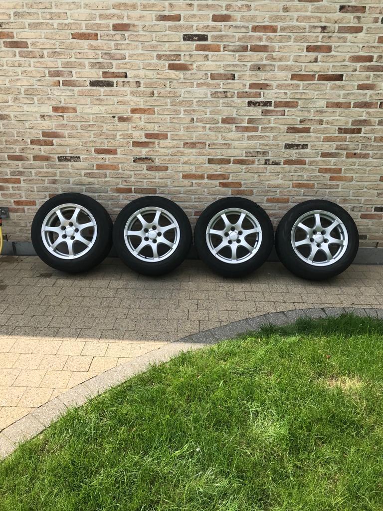 Velgen met winterbanden Nokian 205/60/16