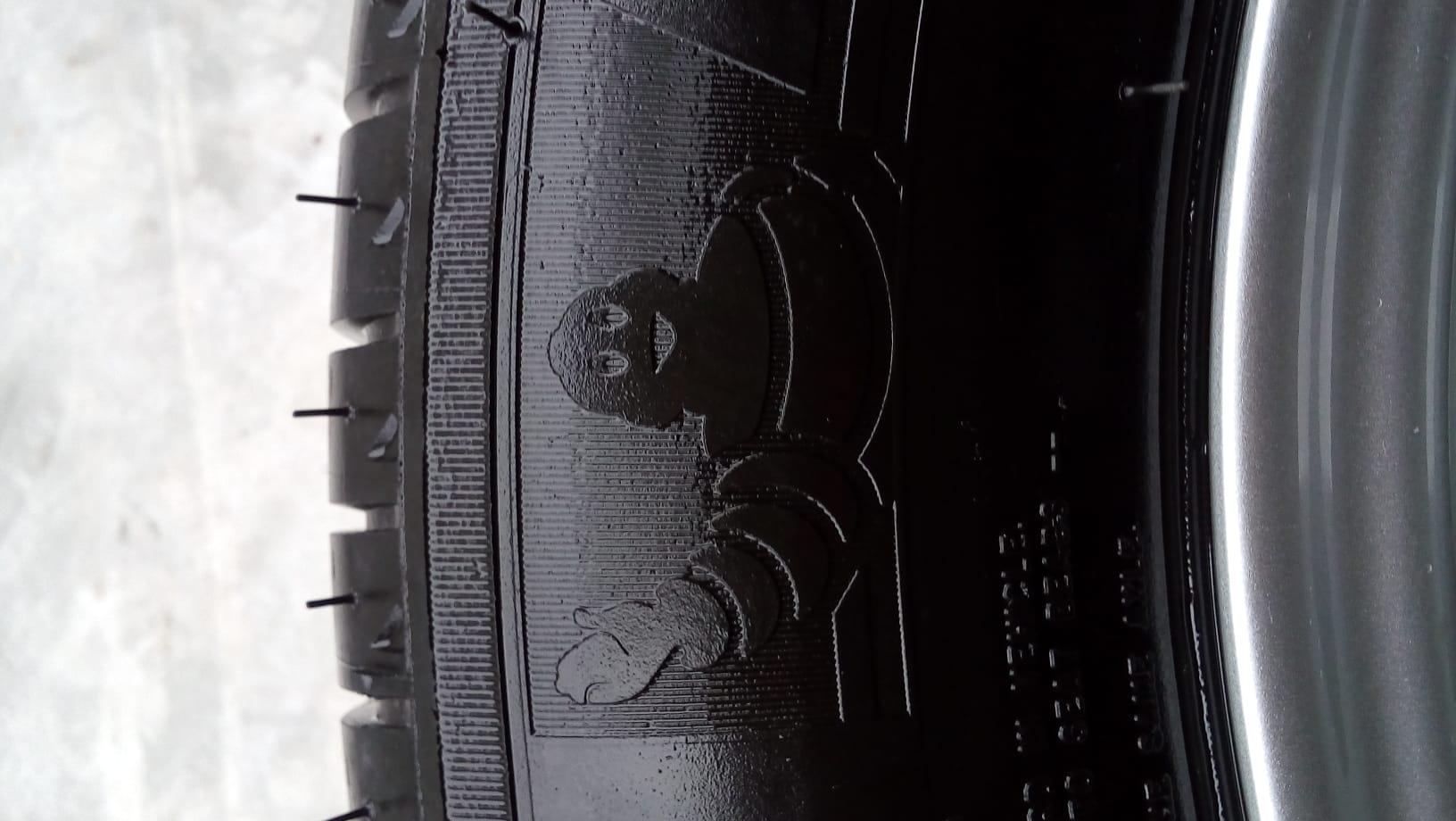NIEUWE DACIA MICHELIN zomerbanden op ALU VELGEN