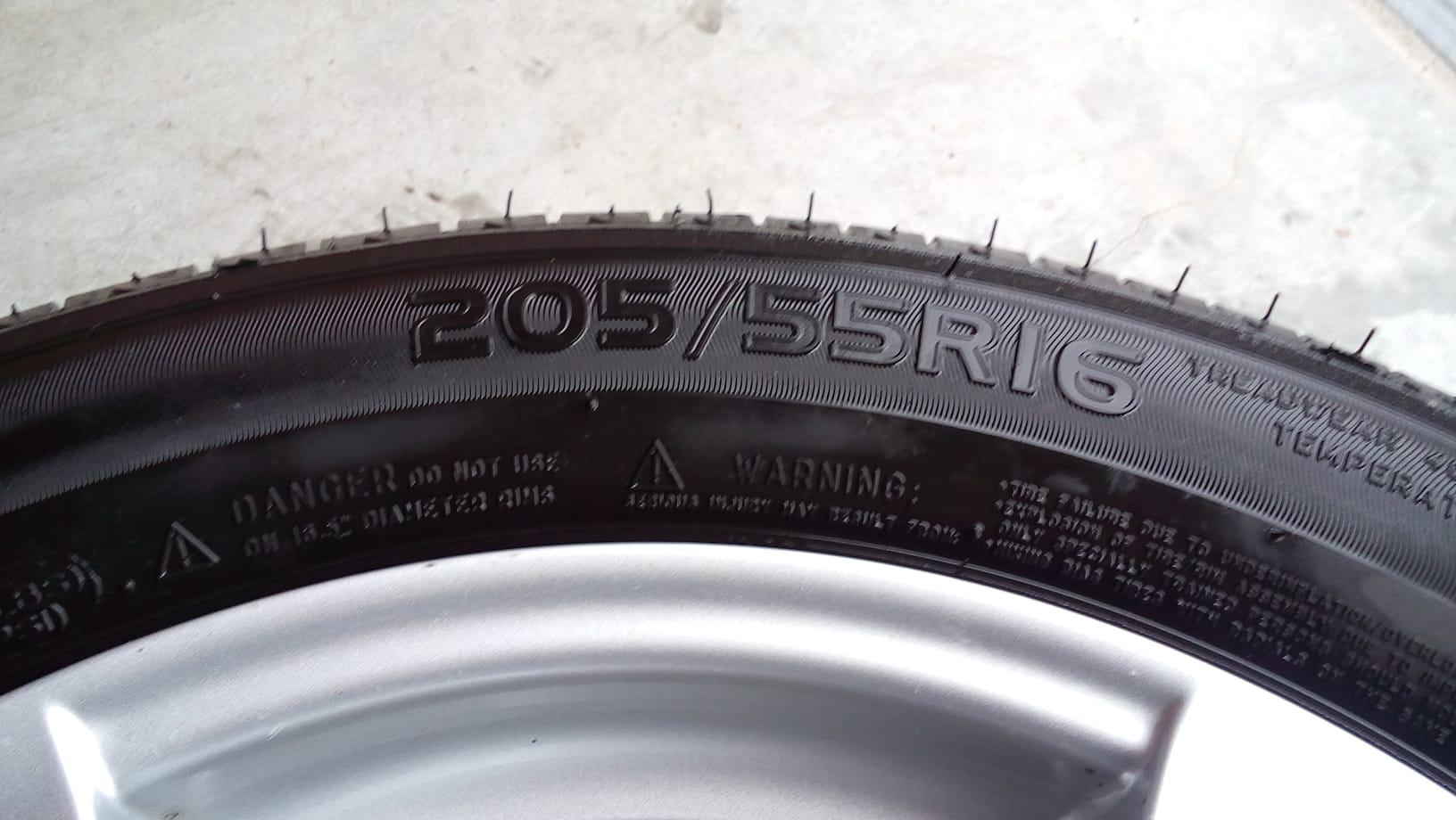 NIEUWE DACIA MICHELIN zomerbanden op ALU VELGEN