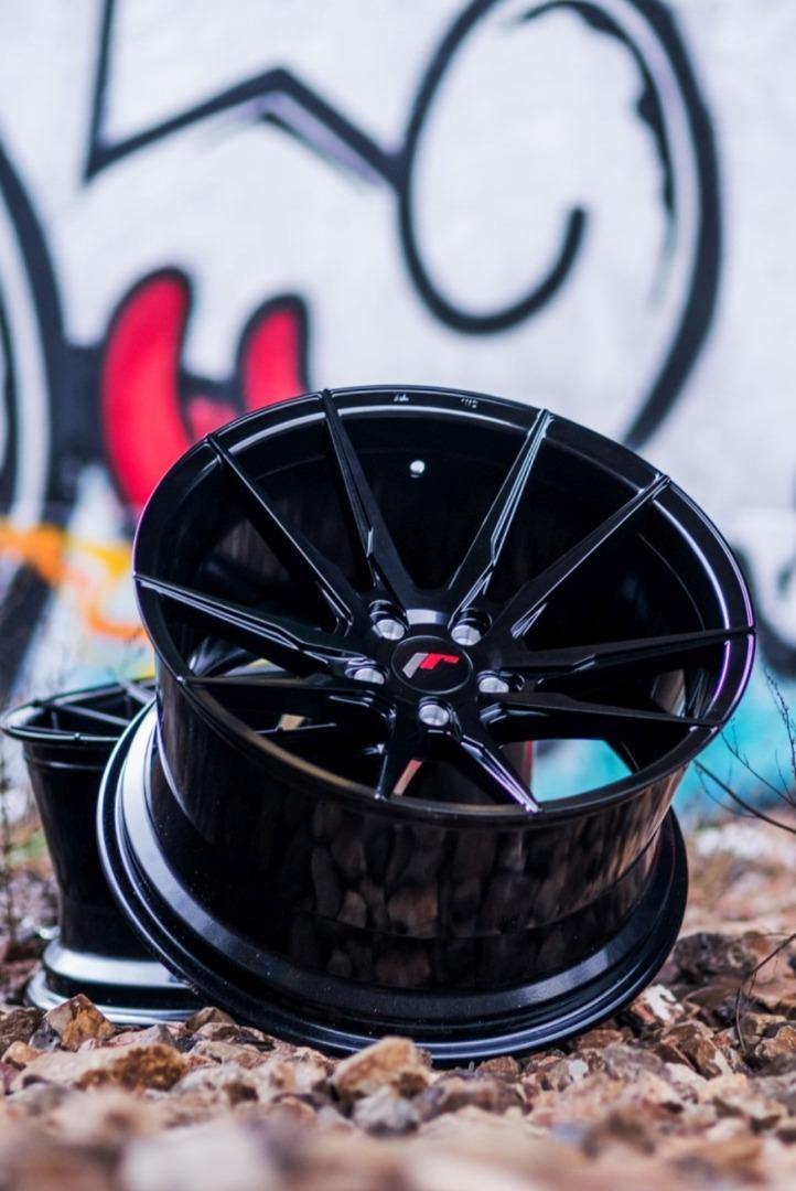 18" JR21 glossy black concave