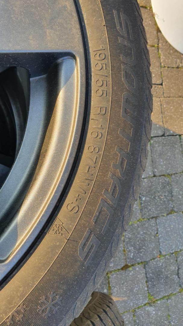 Dezent velgen met winterbanden Vredestein 