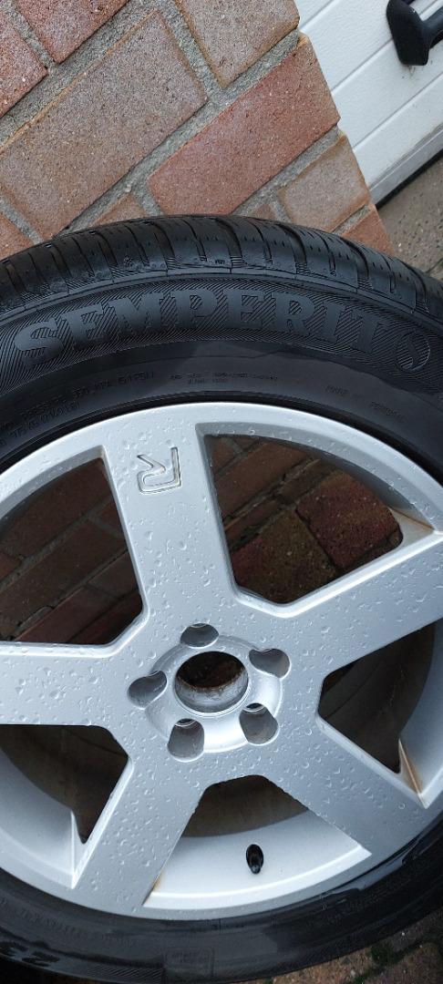 235/60 R18