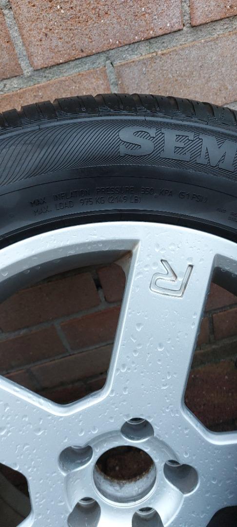 235/60 R18