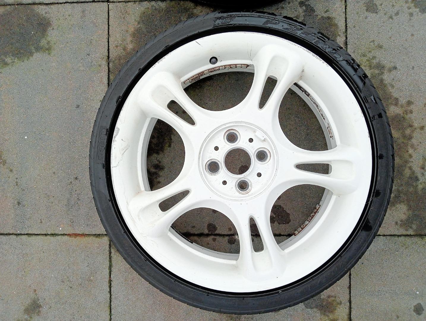 John Cooper Works R95 Wit met Banden 205/4R18