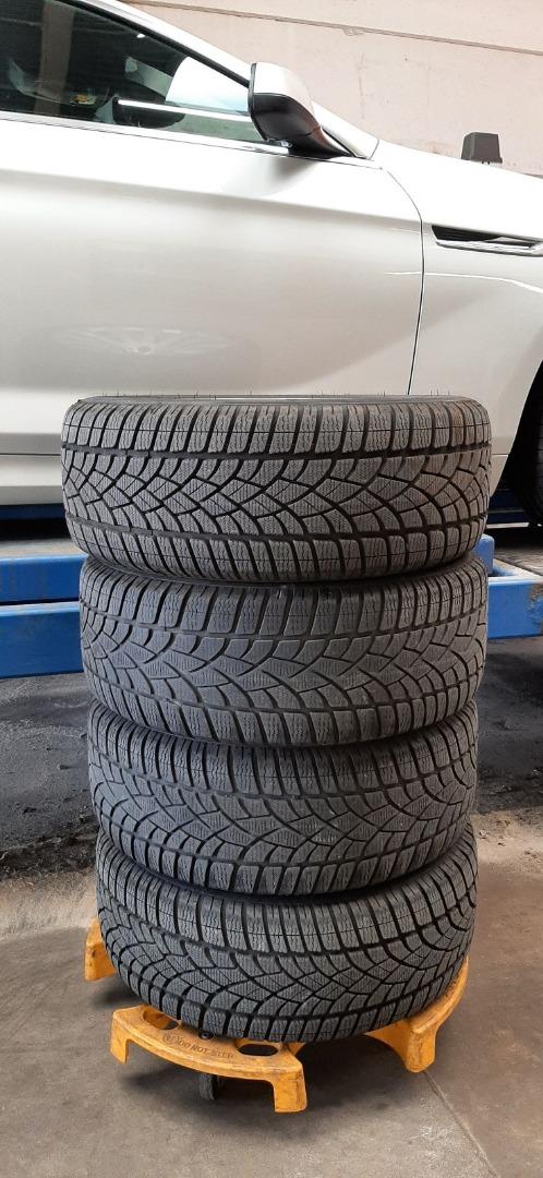 Set BMW velgen met banden Dunlop 245/45R18